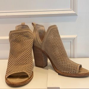 Size 10, Vince Camino, peep toe booties
